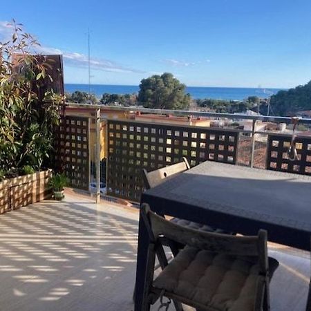 Apartamento Con Vistas Al Mar Castelldefels Ngoại thất bức ảnh